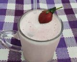 Foto langkah ke 4 dari resep Strawberry Banana Smoothies.
