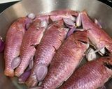 Hình bước làm 1 của món Cá Phèn Hồng Kho Nước Mía