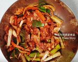 A picture of step 3 of Korean spicy stir-fry pork(Jeyuk bokkeum).