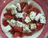 Foto del paso 1 de la receta: Ensalada de tomates cherry y queso fresco