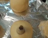 Foto langkah ke 3 dari resep Donat glaze tiramisu homemade.