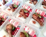 Foto langkah ke 4 dari resep Bekal Anak Nasi Uduk Ayam Bakar.