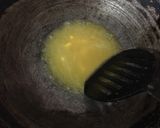 Foto langkah ke 2 dari resep Telur Goreng Mentega.