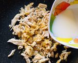 A picture of step 4 of Shredded chicken burger.
