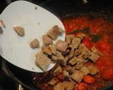 Eggs in tomato and beef#familyfriendly recipe step 2 photo