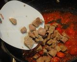 A picture of step 2 of Eggs in tomato and beef#familyfriendly.
