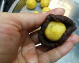 A picture of step 7 of Oreo chocolate balls.
