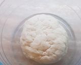 Foto del paso 3 de la receta: Pizza de gambas, ajetes y albahaca