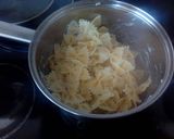 Foto del paso 4 de la receta: Lacitos gratinados con carne y guisantes🎀