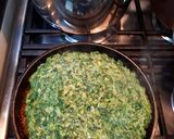 Foto del paso 5 de la receta: Tortilla de espinacas rellena de jamón y queso