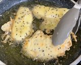 Foto langkah ke 5 dari resep Pisang Goreng Wijen Hitam (Pisang Goreng Kopong).