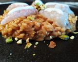 Foto del passaggio 5 della ricetta Risotto con bisque di scampi, granella di pistacchi e yogurt