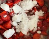 Foto langkah ke 3 dari resep Strawberry Panacota 🍓.