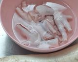 Gambar langkah 1 resipi Sup Kaki Ayam Lobak Putih.