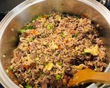 Foto del paso 5 de la receta: Arroz Chaufa de carne y chorizo con quinoa tricolor
