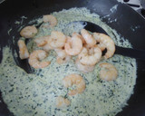 Foto del paso 10 de la receta: Tallarines en salsa Alfredo con camarones y espinacas