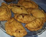 A picture of step 6 of Curry puff #Ramdankitayari.