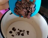 Foto del paso 1 de la receta: Panna cotta de chocolate, coulis de mango y pastisetas
