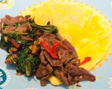 รูปขั้นตอนการทำที่ 3 ของ ข้าวไข่ข้นกระเพราเนื้อ