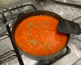Foto del paso 2 de la receta: Chilaquiles rojos con huevo estrellado