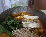 Foto langkah ke 5 dari resep Tom yam Thailand.