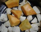 Foto langkah ke 1 dari resep Ubi jalar isi coklat simple.
