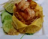 A picture of step 7 of Pad Thai Shrimp Wrapped in Egg.