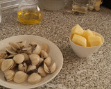 Foto del paso 2 de la receta: Alcachofas con patatas y almejas