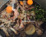 Foto langkah ke 2 dari resep Brown Chicken Stock.