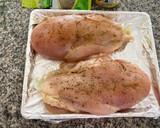 Foto del paso 5 de la receta: Pollo relleno con queso, espinaca y crema de leche