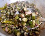 A picture of step 4 of Red ladies finger stir fry.