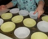 A picture of step 5 of Mama's Sprinkle Cupcakes.