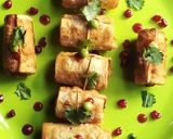 A picture of step 4 of Roll samosa.