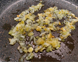 Foto del paso 1 de la receta: Garbanzos salteados con setas