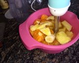 Foto del paso 2 de la receta: Licuado de piña, mandarina y banana🍌🍍🍊