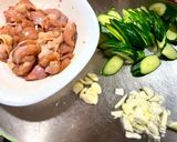 小黃瓜炒雞腿肉的食譜步驟2照片