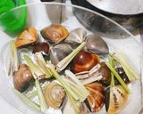 Hình bước làm 1 của món Ngao đỏ hấp sả