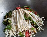 Foto langkah ke 2 dari resep Tumis Enoki Tahu.