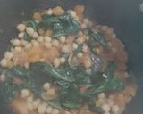 Foto del paso 4 de la receta: Estofado rápido de garbanzos, calabacín y espinaca