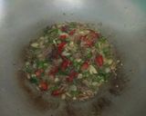 Foto langkah ke 4 dari resep Tumis Cumi Asin pedas.