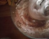 Foto langkah ke 3 dari resep Bolu potong coklat kukus.
