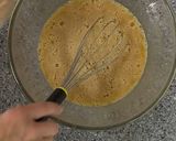 Foto del passaggio 3 della ricetta Ciambellone di Mele con Banana e Noci
