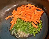 ভেজিটেবলস এগ চাউমিন (vegetables egg chow mein recipe in Bengali) রেসিপির ধাপ 2 ছবি
