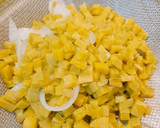 Foto del paso 2 de la receta: Chicharrón de gluten, en salsa roja