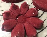 Gambar langkah 4 resipi Donut Bunga Red Velvet.