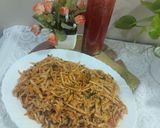 A picture of step 5 of Chicken schezwan udon noodles.
