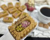 عکس مرحله 1 از دستور شیرینی خرمایی با بیسکوئیت solmaz