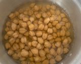 A picture of step 1 of Kabuli chana pudina chutney.