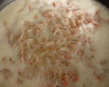 Foto del paso 2 de la receta: Revuelto de camarones con cilantro y ensalada