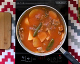 Foto del paso 7 de la receta: Bistec con papas en salsa roja